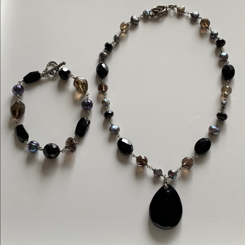 Necklace and bracelet set